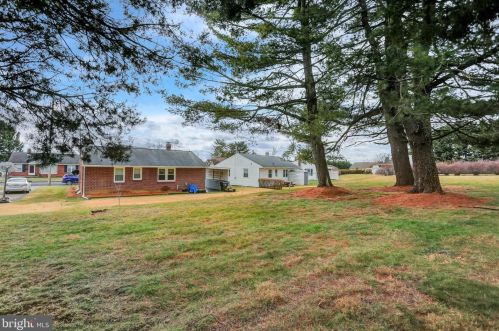 20 Lincoln Dr, Hanover PA 17331-4906 exterior