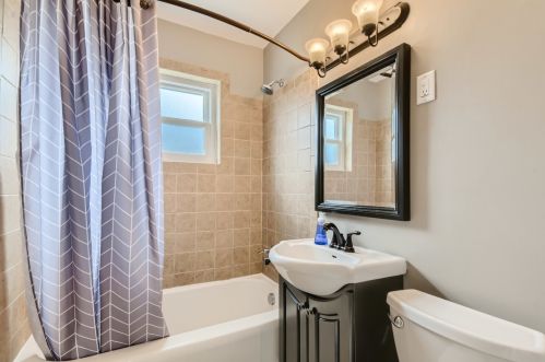 7022 Keeney St, Niles IL  60714-3038 exterior