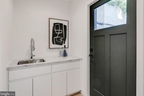 526 24th St, Philadelphia PA  19146-1054 exterior