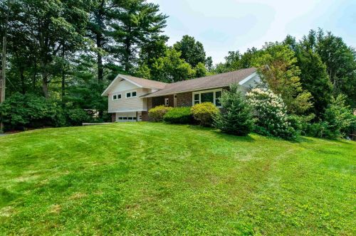 17 Sunset Dr, Dover, NH 03820-4348