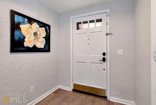 302 Brandywine Cir, Atlanta GA  30350-2002 exterior