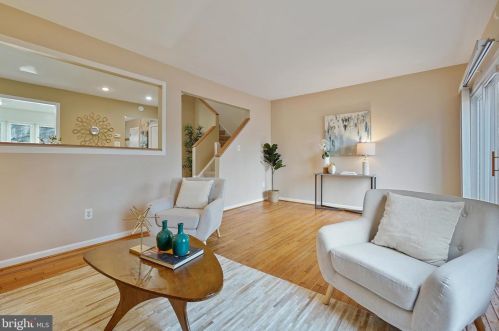 9048 Saffron Ln, Silver Spring MD 20901-4272 exterior