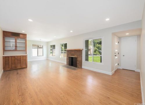4533 Brentwood Ave, Riverside, CA 92506-1067