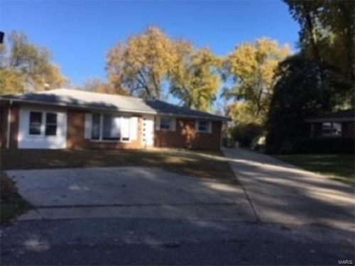 809 Champlain Dr, East Saint Louis, IL 62206-2003
