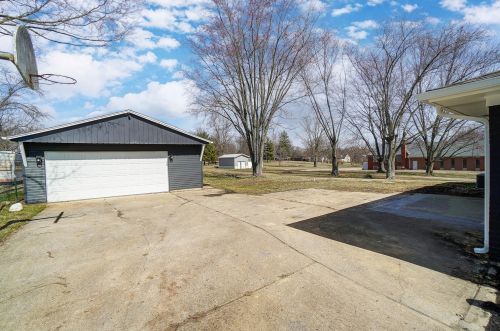 2410 Home Rd, Springfield OH  45503-2523 exterior