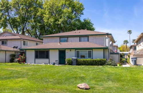 1951 Aletha Ln, Vacaville, CA 95687-6104