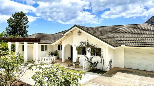 84-1129 Maunaolu St, Nanakuli, HI 96792-4627