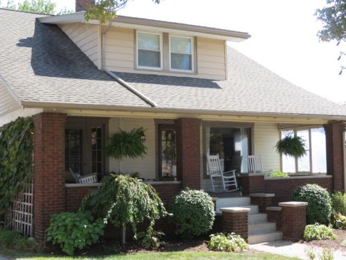 157 Broadway St, Sugarcreek, OH 44681-9384