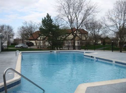 68 Winding Run Ln, Streamwood, IL 60107-1978