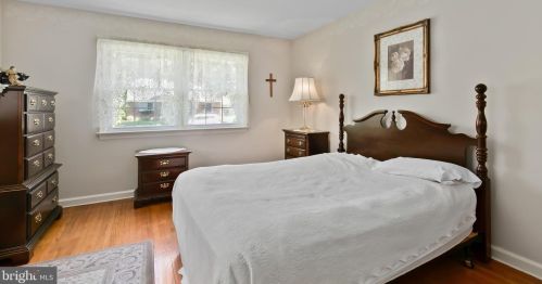 1004 Oakwood Rd, Haddonfield NJ 08033-3632 exterior