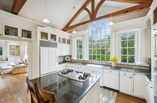 1041 Farmington Ln, Atlanta GA  30319-2811 exterior