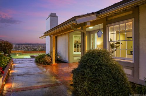 5955 Avenida La Vida, Anaheim, CA 92807-4709