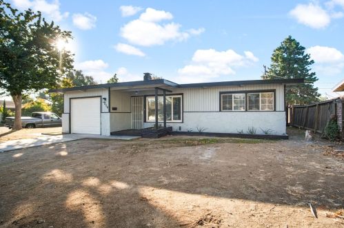 2254 Lambert St, Modesto, CA 95354-1832