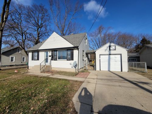2909 Glenwood Ave, Rockford, IL 61101-3544