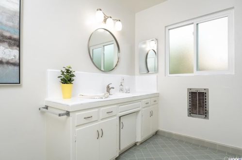 5124 Ln Crescenta Ave, Glendale CA 91214-2117 exterior