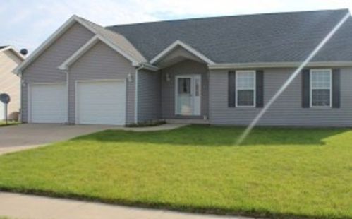 910 Allison Dr, Tolono, IL 61880-9425