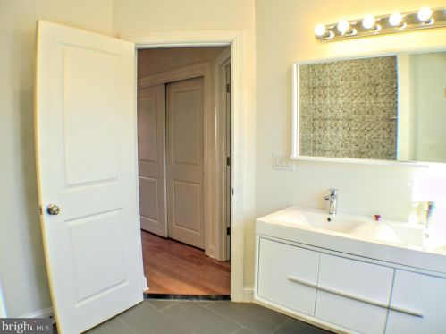 546 Manton St, Philadelphia PA 19147-5118 exterior