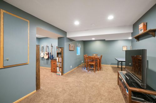 8009 Greenbriar Ln, Saint Paul MN  55125-8472 exterior