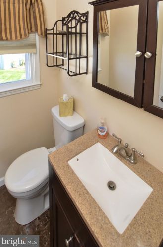 26 Apollo Dr, Trenton NJ  08620-1004 exterior