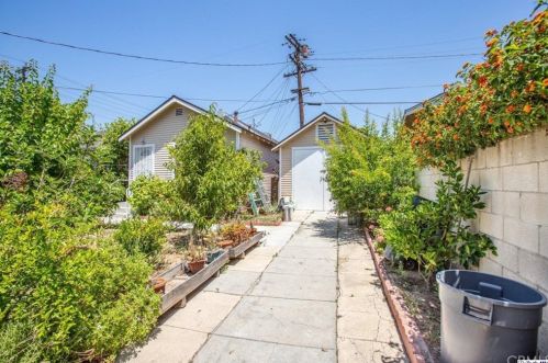 359 Garfield Ave, Glendale CA  91204-2002 exterior