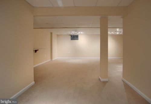 9 Mill Pond Dr, Lancaster PA  17603-7412 exterior