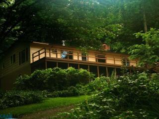 537 Dogwood Dr, Stanardsville, VA 22973-2002