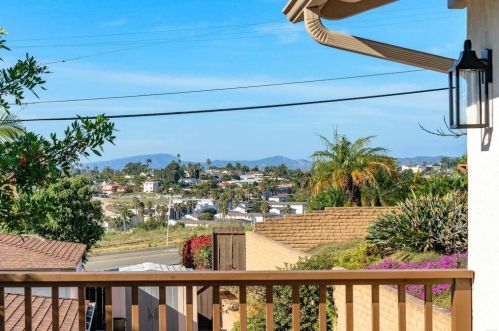 2063 Grandview St, Oceanside CA  92054-5618 exterior
