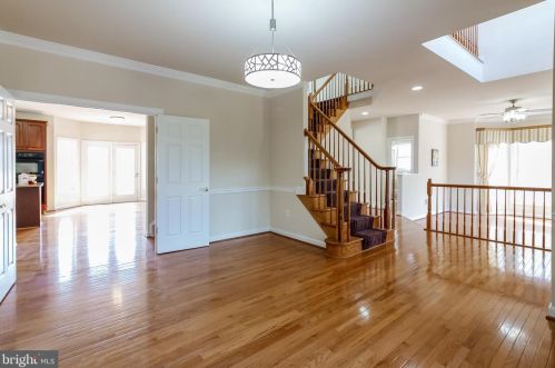 7337 Hooes Rd, Springfield VA  22152-3704 exterior