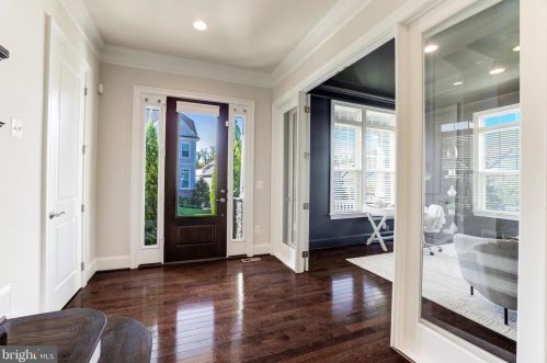 2133 Crimmins Ln, Falls Church, VA 22043-1956