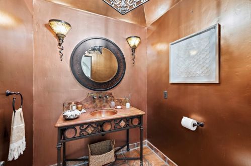 11411 Arroyo Ave, Santa Ana CA  92705-2469 exterior