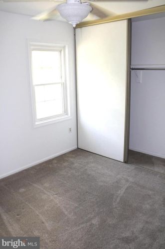 5076 Queens Wood Dr, Springfield VA  22015-1530 exterior