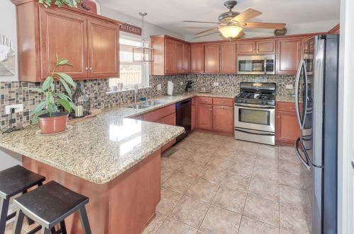 216 Colony Ln, Mokena, IL 60451-3193