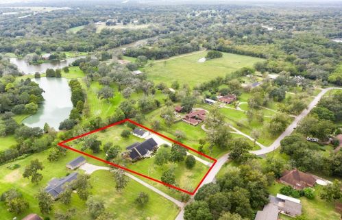 359 Westwood Rd, Angleton TX 77515-7468 exterior