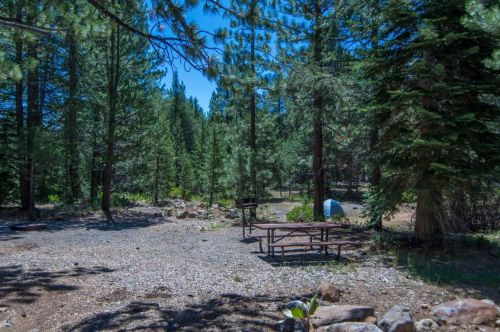 13610 Hillside Dr, Truckee CA  96161-6867 exterior