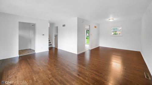 6048 Rob Roy Dr, Oak Forest, IL 60452-1829