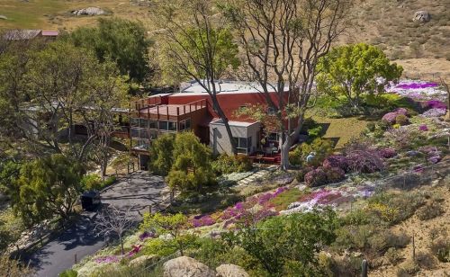 2025 Mt Vernon Ave, Riverside CA  92507-2528 exterior