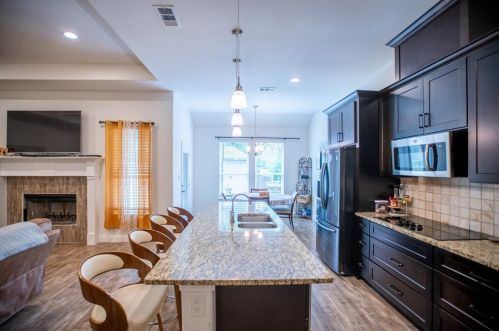 1726 Knob Hl Ct, Cedar Hill TX 75104-1501 exterior