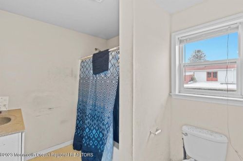 1317 Washington Ave, Tinton Falls NJ 07701-5760 exterior