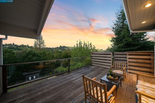 16 Crestview Dr, Orinda, CA 94563-3920