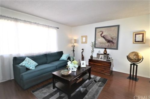 414 98th St, Inglewood, CA 90301-6468