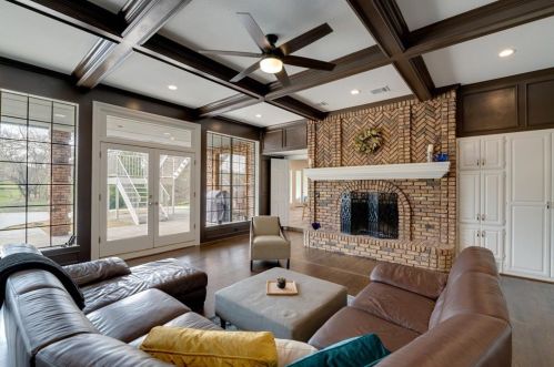 2817 Country Vly Rd, Garland TX  75041-2130 exterior