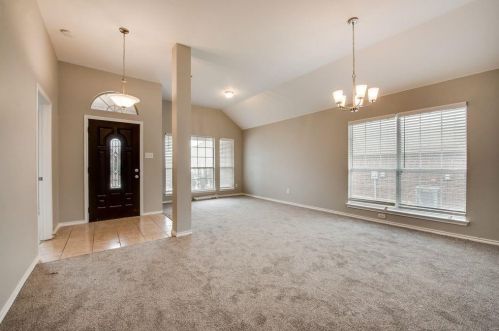 15 Spring Garden Dr, Fort Worth, TX 76134-3419