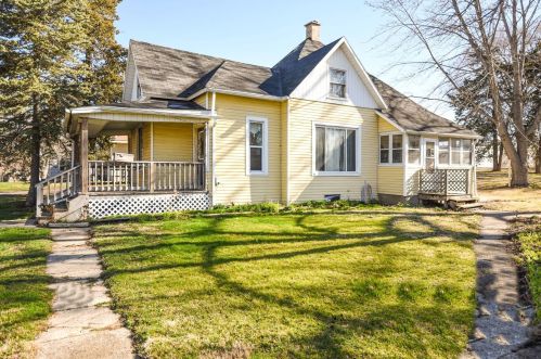 916 Douglas Ave, Nelson IL  61021-3323 exterior