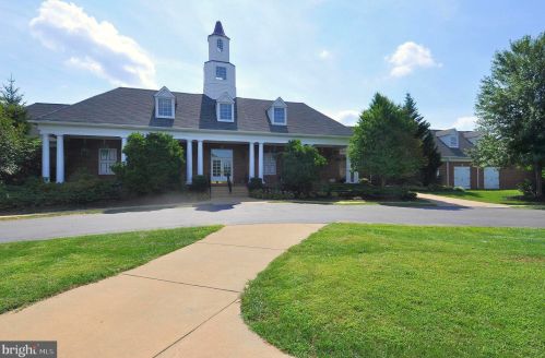 7742 Royal Sydney Dr, Gainesville VA  20155-2867 exterior