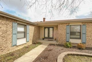 5 Shore Dr, Schaumburg, IL 60193-4126