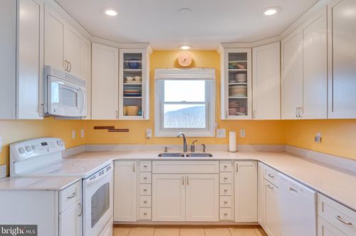 217 Elm St, Harpers Ferry WV 25425-6006 exterior