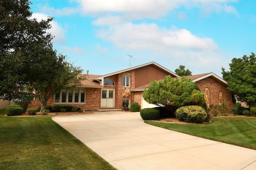 9048 Poplar St, Tinley Park, IL 60487-7390
