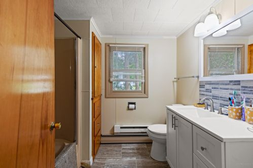 76 Fairlawn Ave, Lewiston ME  04240-4132 exterior