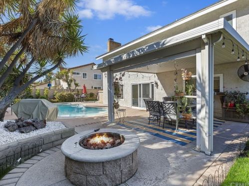 6718 Rycroft Dr, Riverside CA  92506-5315 exterior