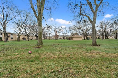 501 Carlysle Dr, Willowbrook IL  60514-1662 exterior